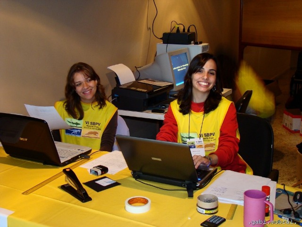Mariela and Carol in the VI SBPV organization, Ribeir&atilde;o Preto (2008)